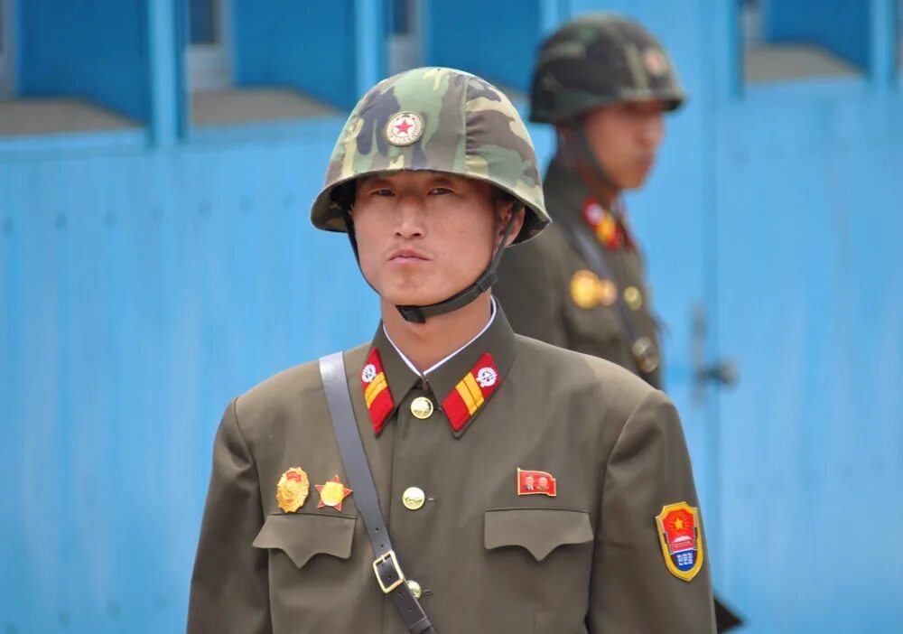 Армия Северной Кореи. Корейские офицеры. Офицер КНДР. Офицеры корейской армии. Офицер чен