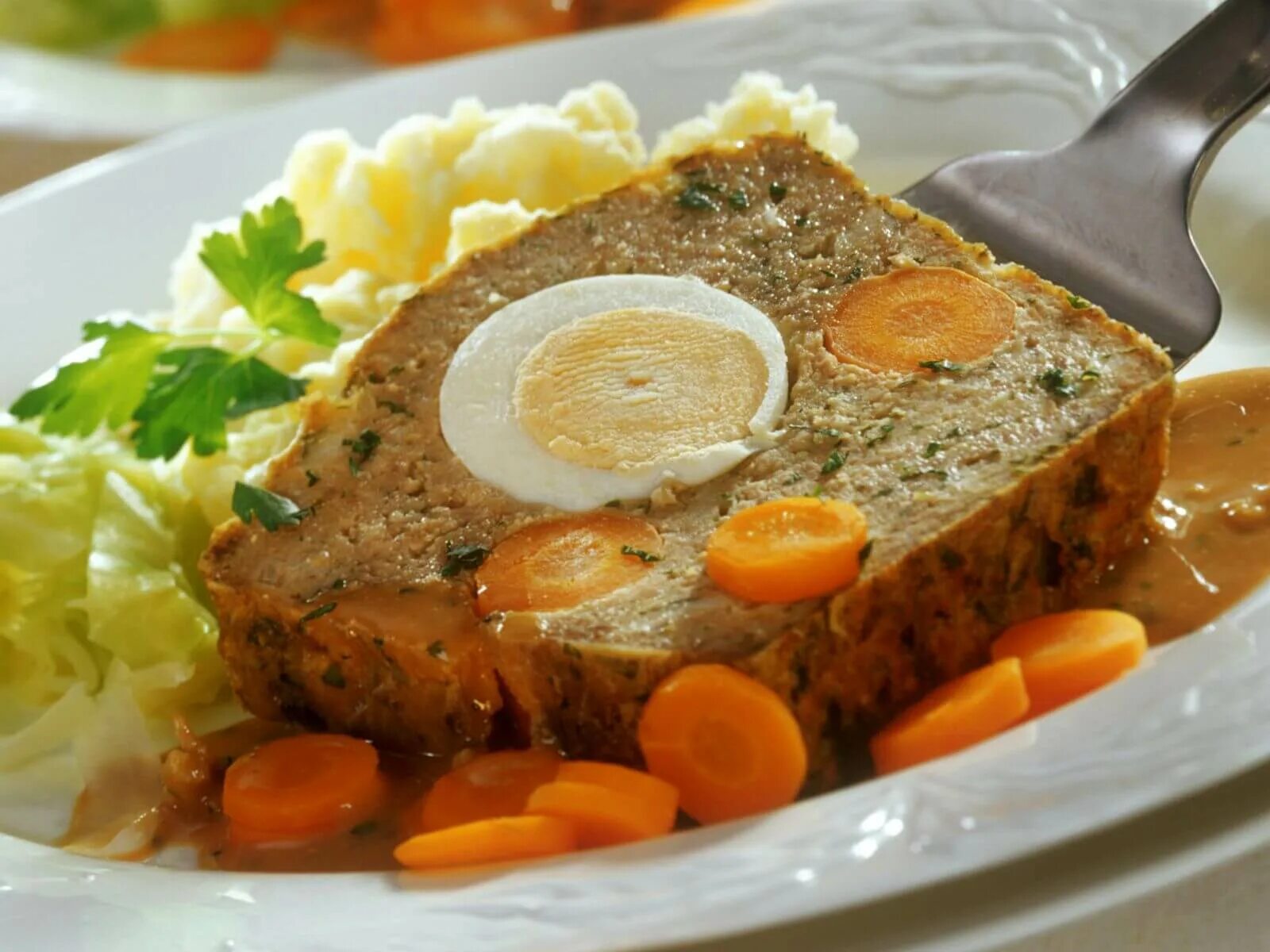 Falscher Hase блюдо. Фальшивый заяц (falscher Hase). Фальшивый заяц немецкое блюдо. Блюдо фальшивый заяц