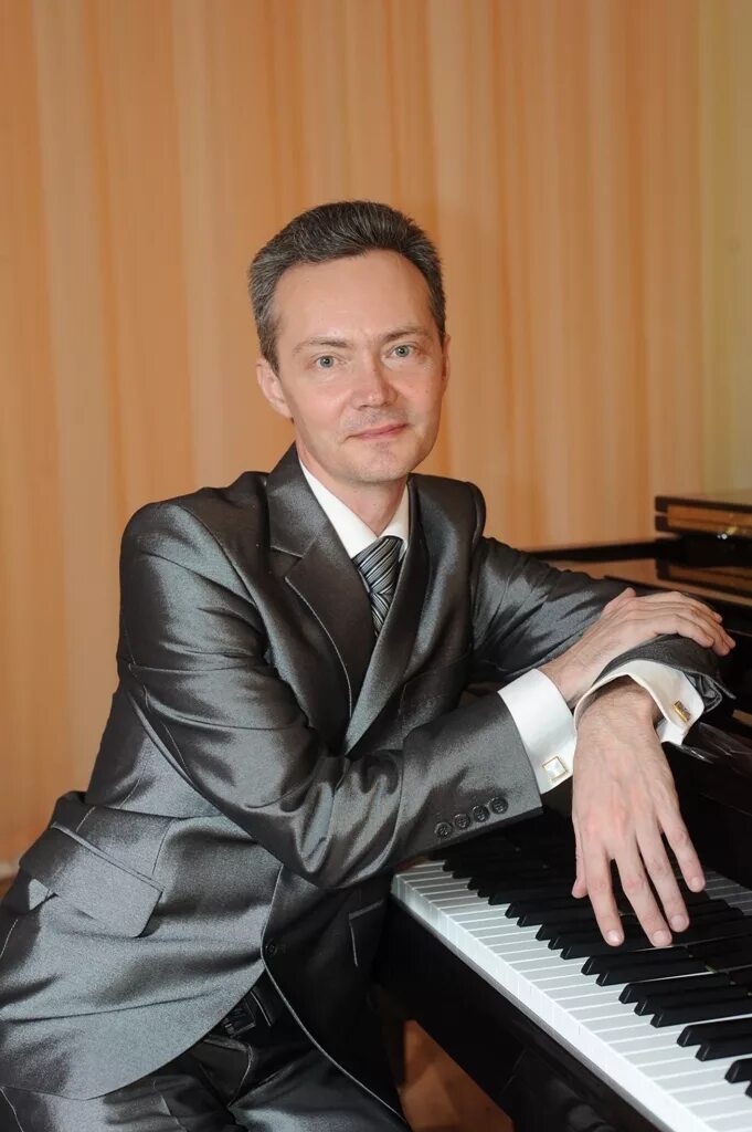 директор музыкальной школы 3