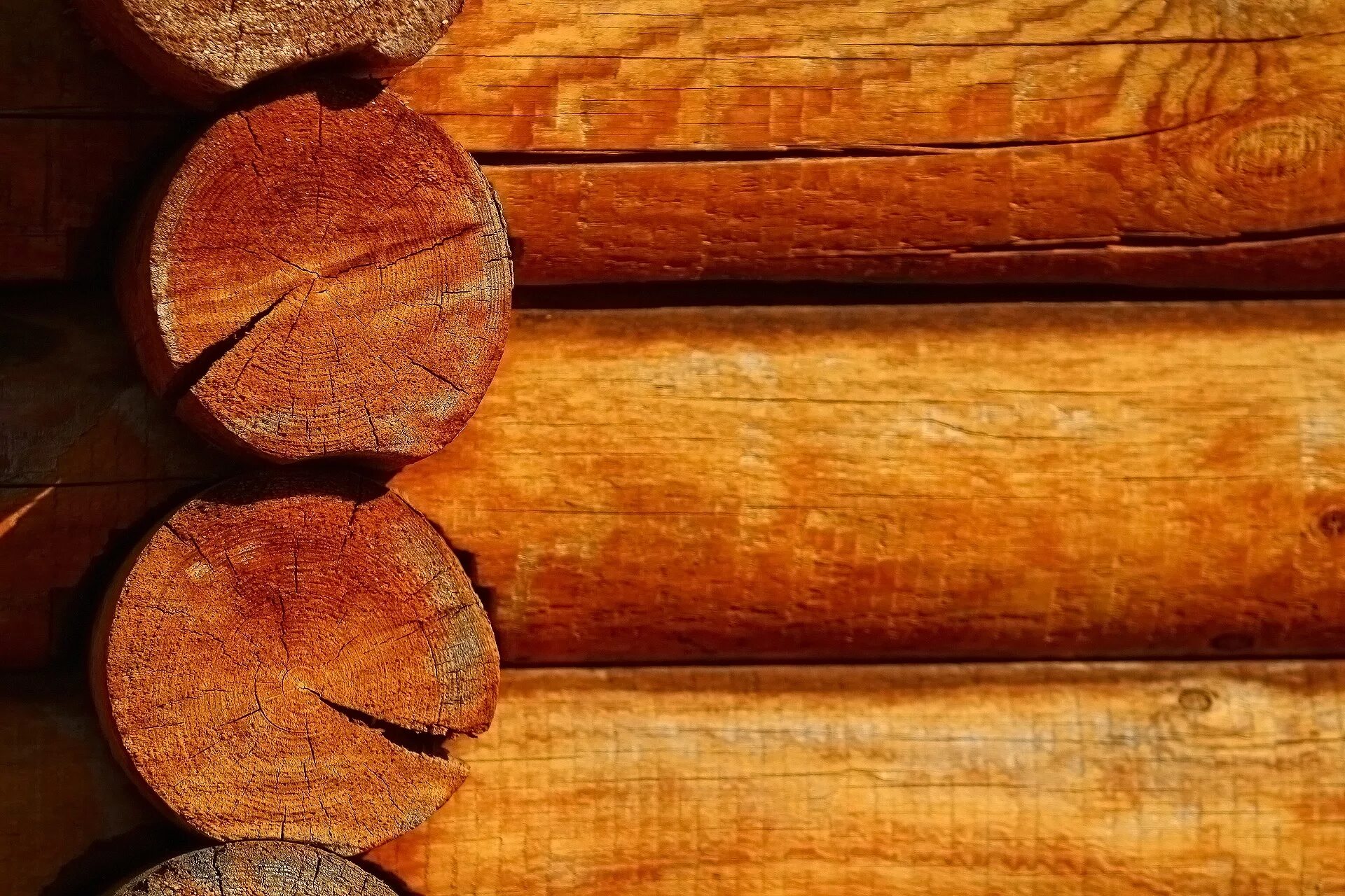 Деревянная стена. Бревенчатая стена. Стена из бревен. Деревянная стена из бревен. Бревенчатая стена.