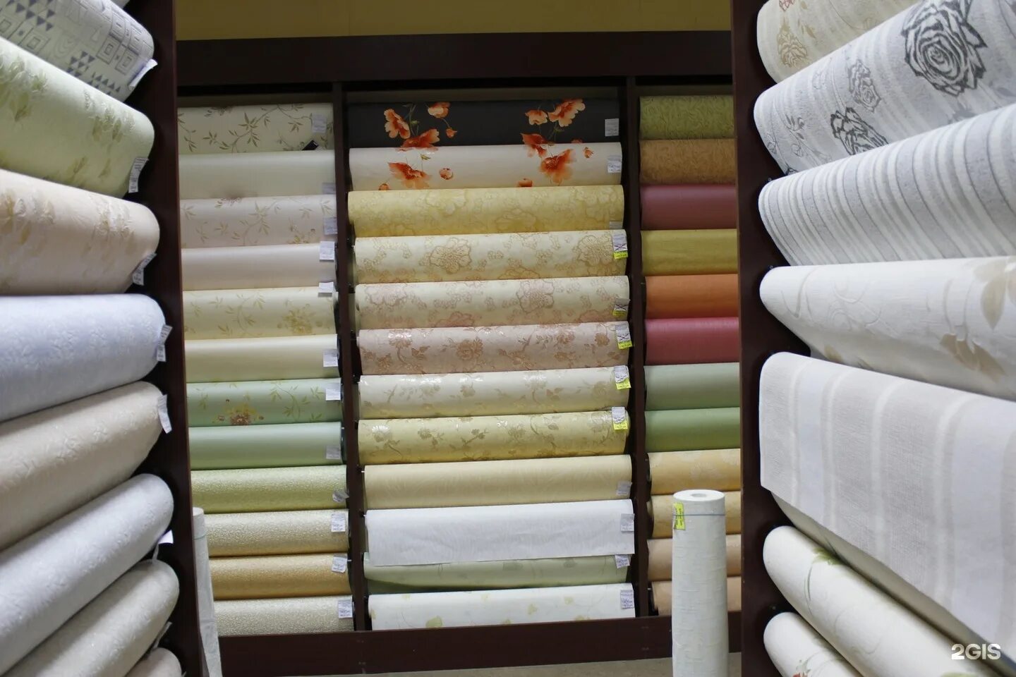 мир обоев. мир обоев барнаул. магазин граф на кулагина барнаул. обои барнаул. обойный магазин.