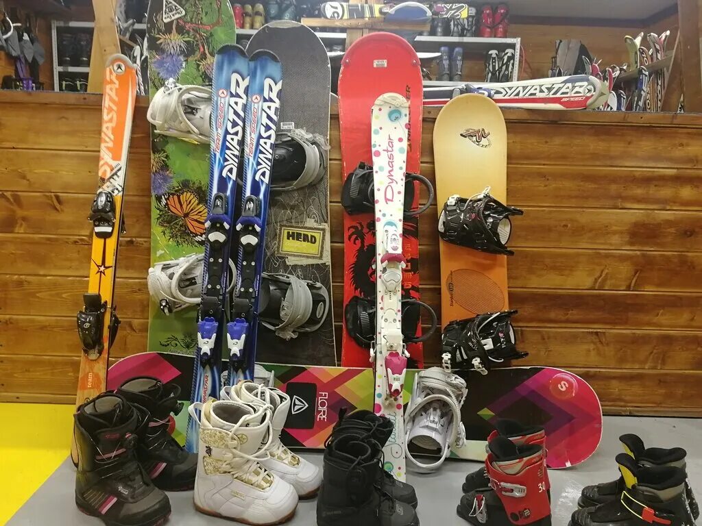 стойки ресепшн прокат горнолыжный. магазин лыж. прокат горных лыж. тюмень володарского магазин сноубордов. пункт проката беговых лыж.