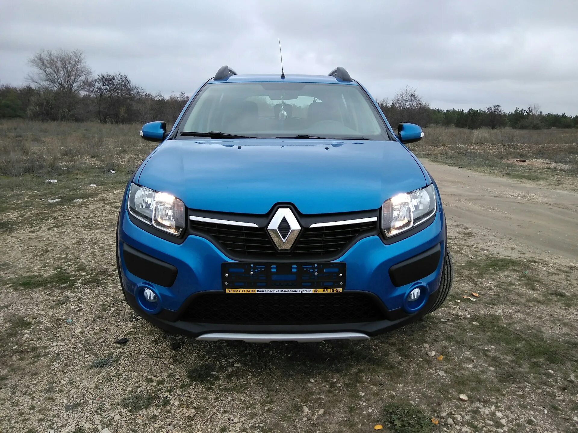 Логан 2 степвей. Рено Логан 2 степвей. Рено Логан 2 Stepway. Рено Сандеро степвей 2. Renault продали