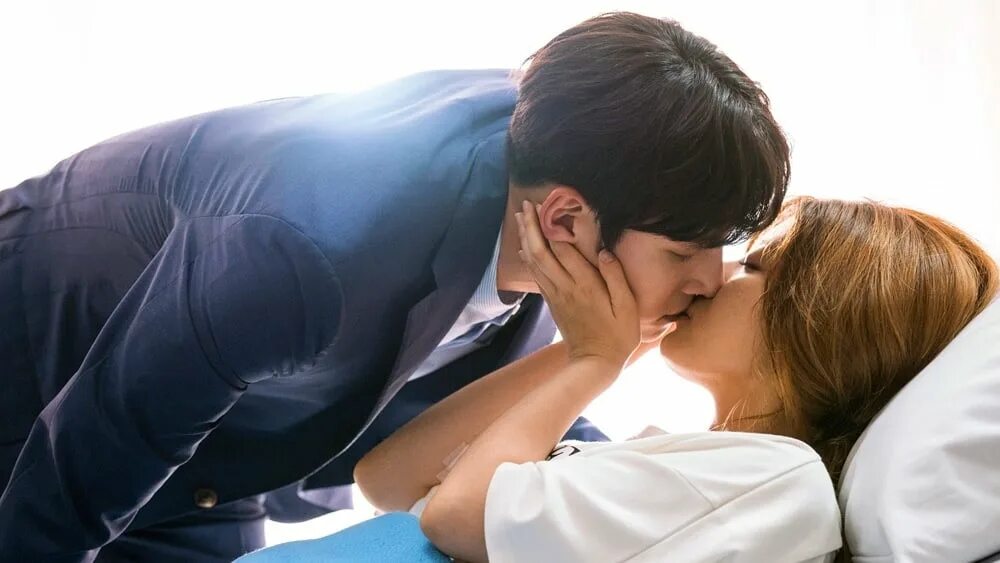 Dorama подозрительный партнёр поцелуй. Подозрительный партнер дорама поцелуй. Подозрительный партнер дорама поцелуй. Чжи чан ук хилер поцелуй. Чжи чан ук поцелуи из дорам.