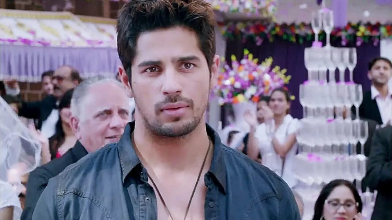 Ek villain 2014. Sidharth malhotra villain. Shraddha kapoor ek villain. Ek villain 2014. Шраддха капур.