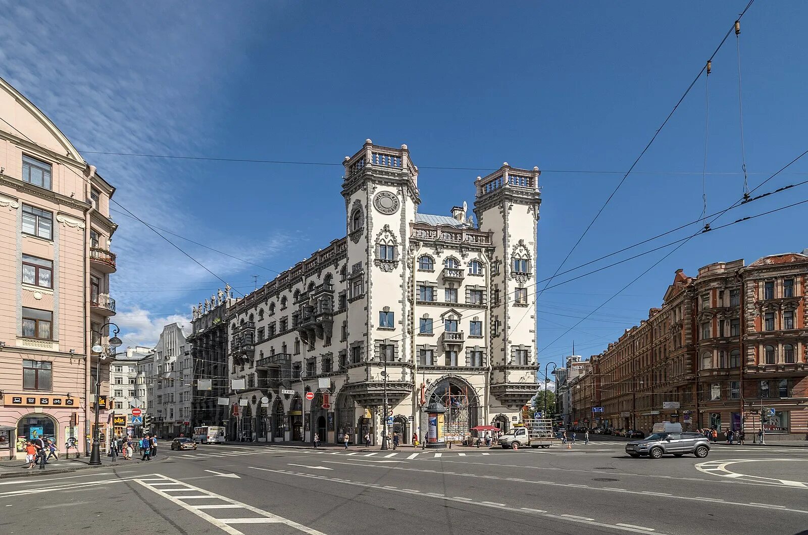 Большой на петроградке. Доходный дом Розенштейна в Санкт-Петербурге. Петроградская площадь Льва Толстого. Площадь Льва Толстого Санкт-Петербург. Дом с башнями - доходный дом Розенштейна.