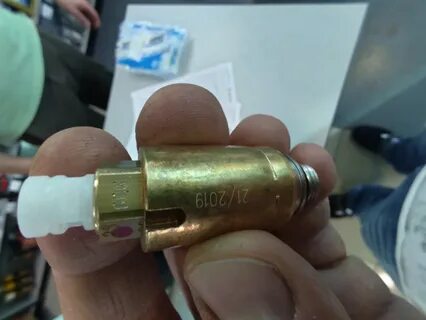 Клапан давления пневмоподвески