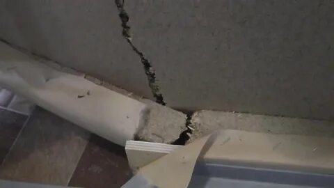 Сломал пополам