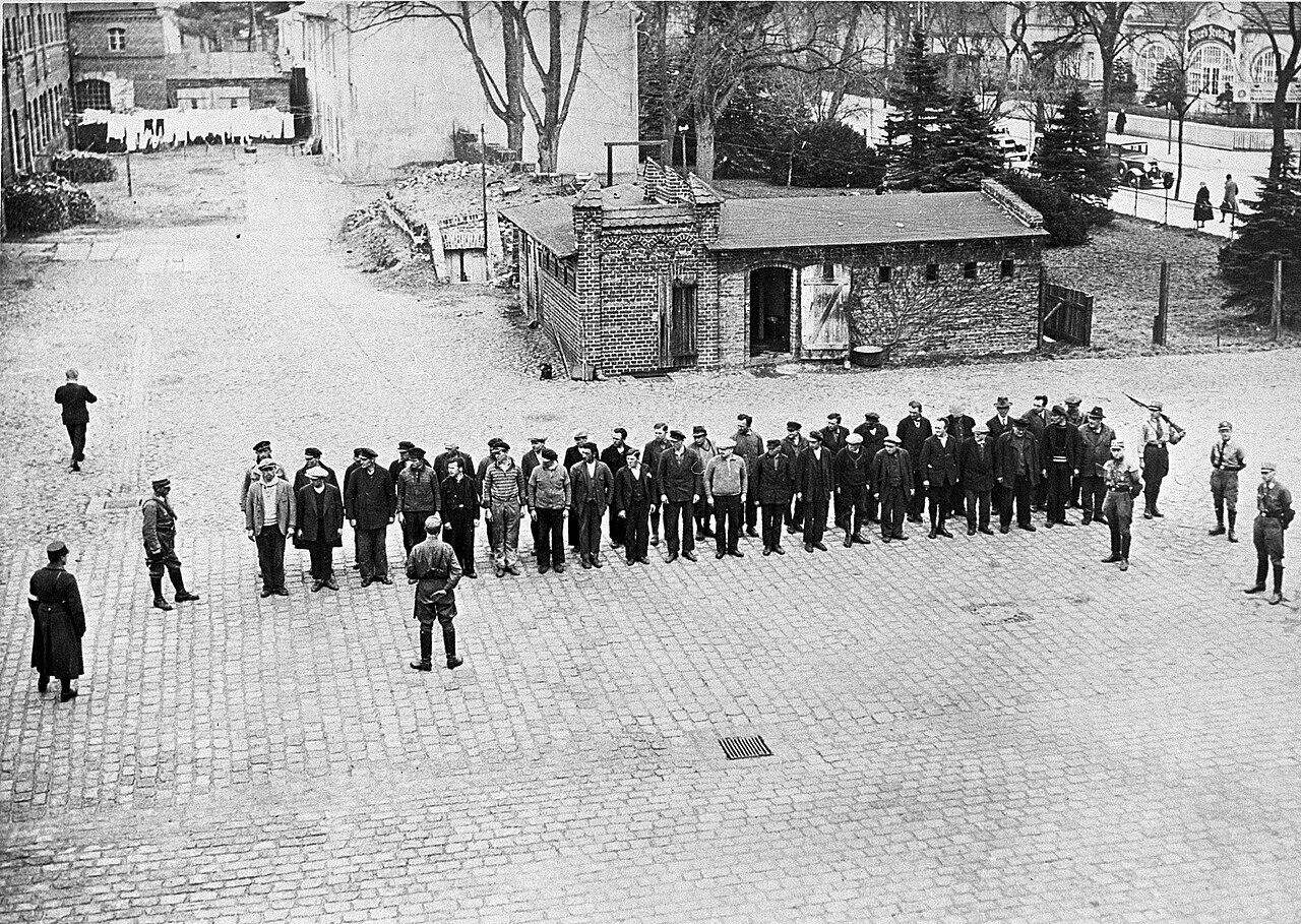 Ораниенбург концентрационный лагерь. Ораниенбург Германия концлагерь. Нидерхаген концентрационный лагерь. Заключённые концлагеря Заксенхаузен.
