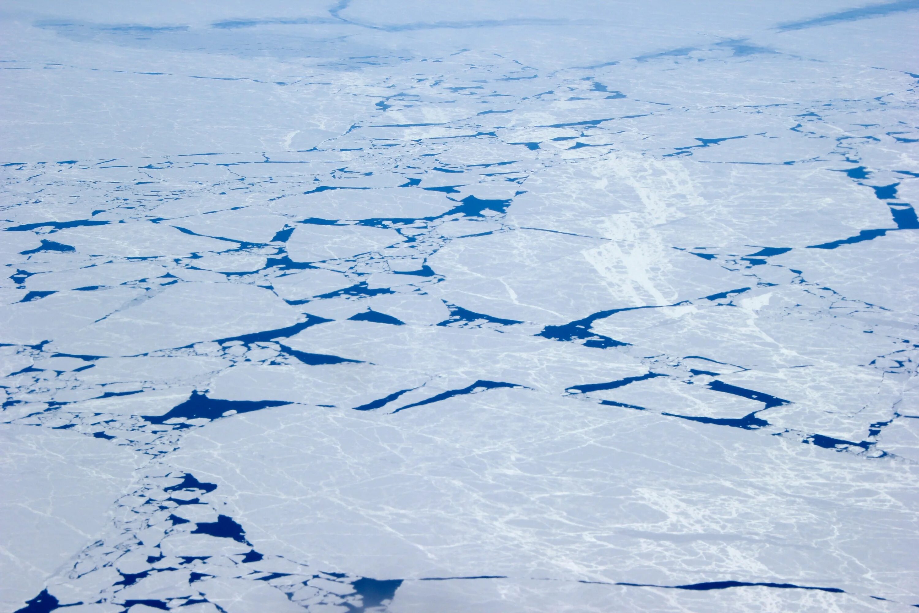 Северный Ледовитый океан из космоса. Северный Ледовитый океан сверху. Северно Ледовитый океан канадский архипелаг. Северный Ледовитый океан вид сверху.