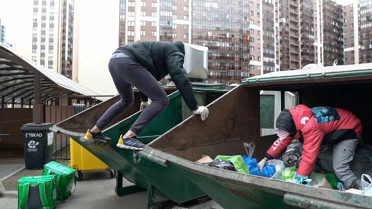 Находки в мусорных баках. Штребух еда из помойки. Штребух находки на помойке. Кормилица штребух. Находки в мусорке штребух.