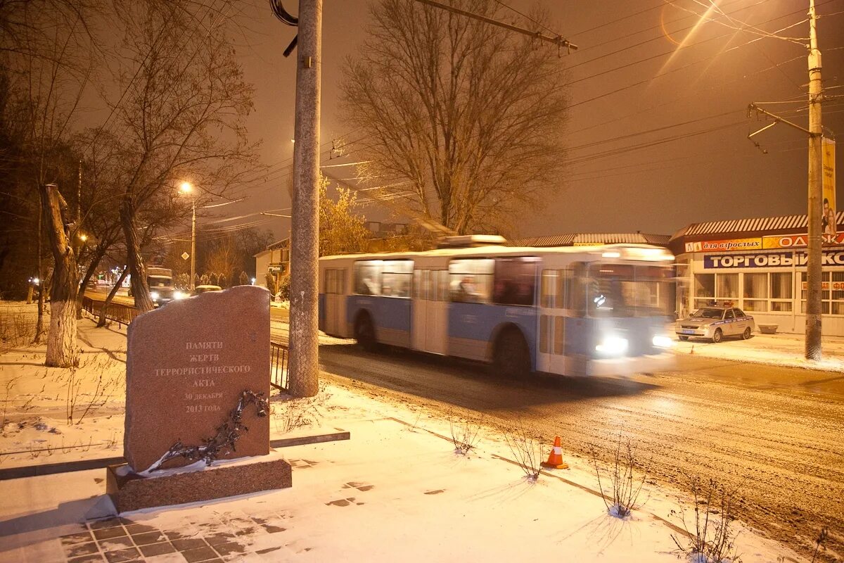 Взрыв троллейбуса в Волгограде. Волгоград троллейбус 30 декабря 2013. Взрыв троллейбуса в Волгограде 2013. Теракт в Волгограде 2013 вокзал. 20 декабрь 2013