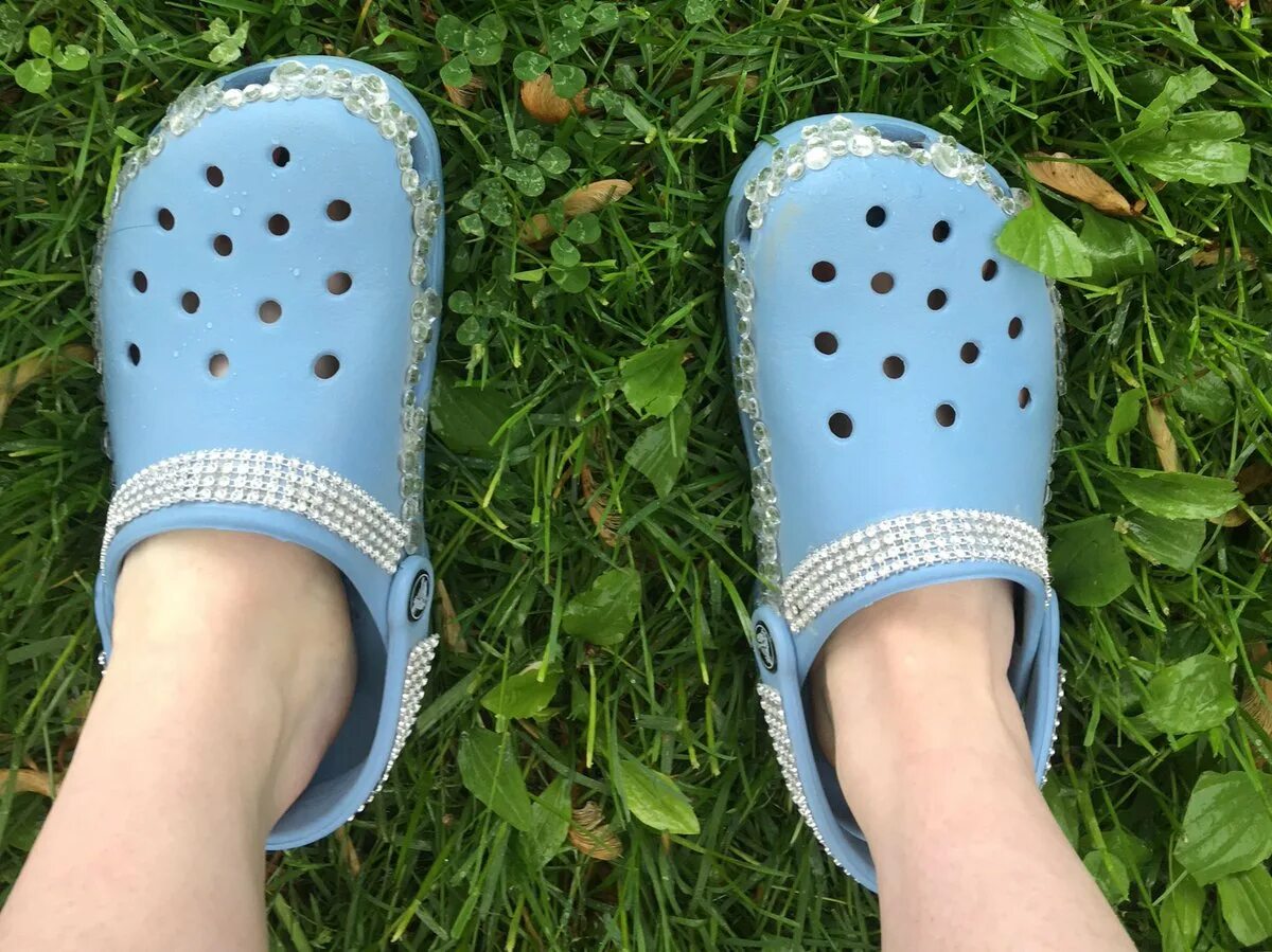 Crocs™ Classic all Terrain Ikat Sandal. Кроксы на ноге. Crocs на ноге. Crocs мужские на ноге. Оригинальность crocs