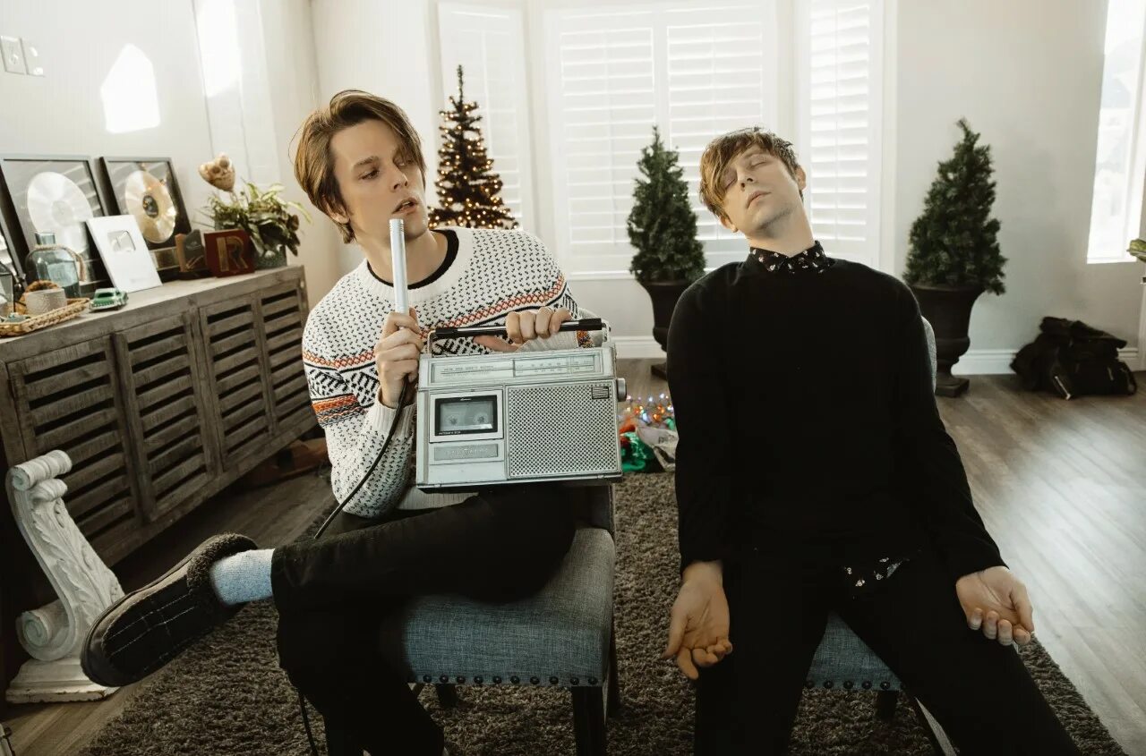 T know how. Razzmatazz idkhow. idkhow band. i don’t know how but they found me американский дуэт. idk how.