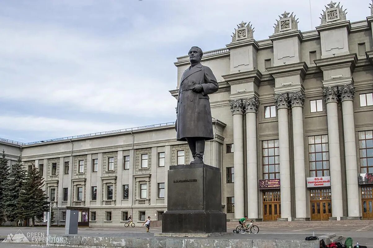 Памятник Куйбышева Самара. Площадь Куйбышева памятник. Памятник в.в. Куйбышеву, г. Самара. Памятник Куйбышеву в Самаре на площади.