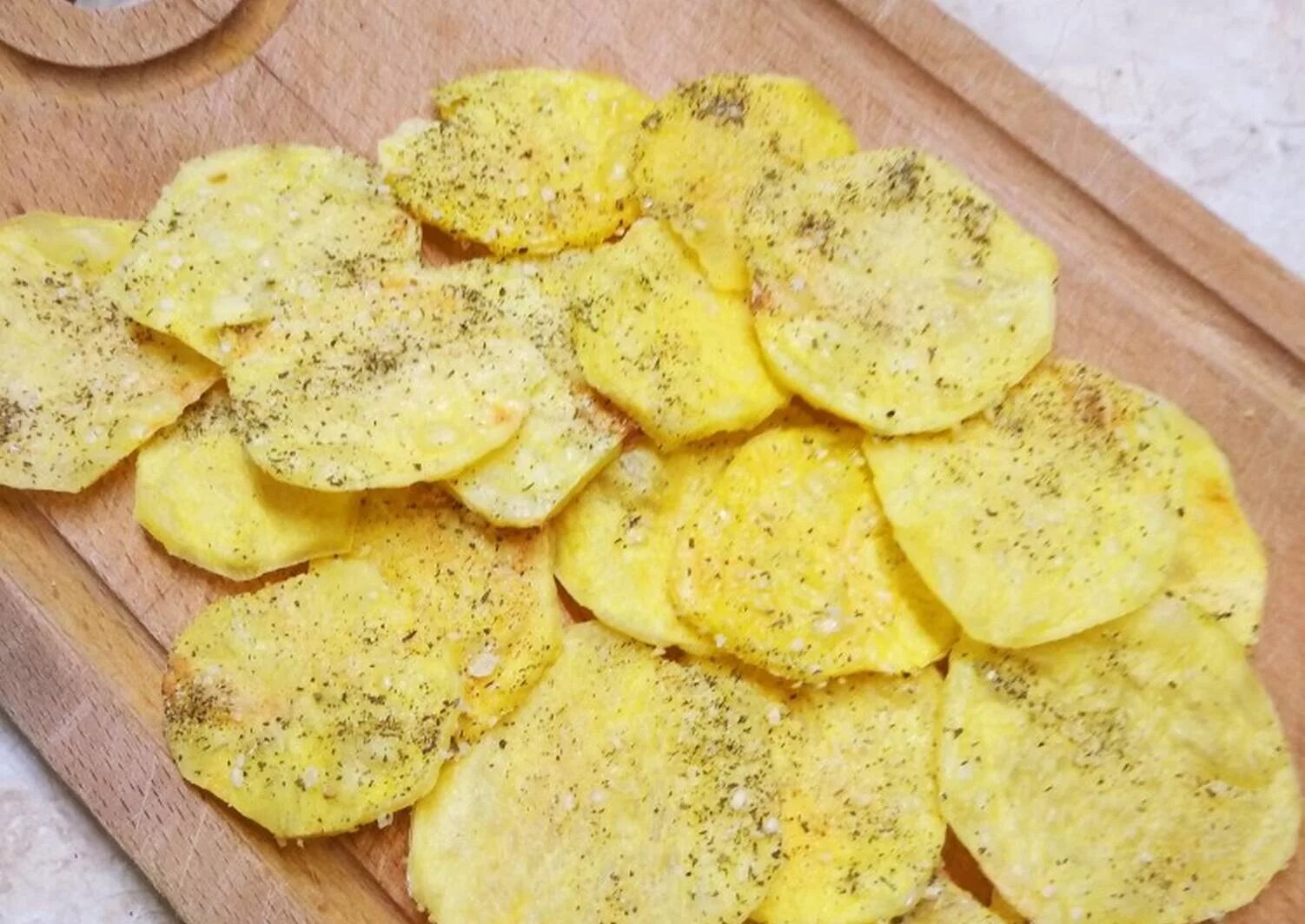 Чипсы домашние из картофеля на сковороде. Творожные чипсы. чипсы в духовке из картошки в домашних. картофельные чипсы пошагово. чипсы в духовке из картошки в домашних условиях.