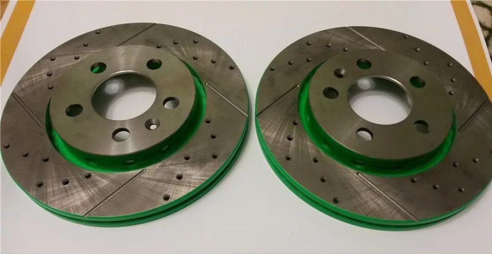 Тормозной диск на шкоду октавию тур. 256 rs октавия тормоза. Диск тормозной шкода актавия тур. Тормоза skoda octavia rs. 8 передние тормозные диски.