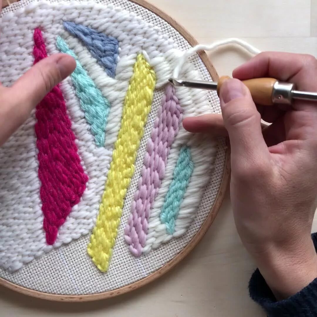 Техники вышивки крючком. Пинч Нидл. Ковровая вышивка Панч Нидл. Техника Панч Нидл. Punch Needle техника вышивания.
