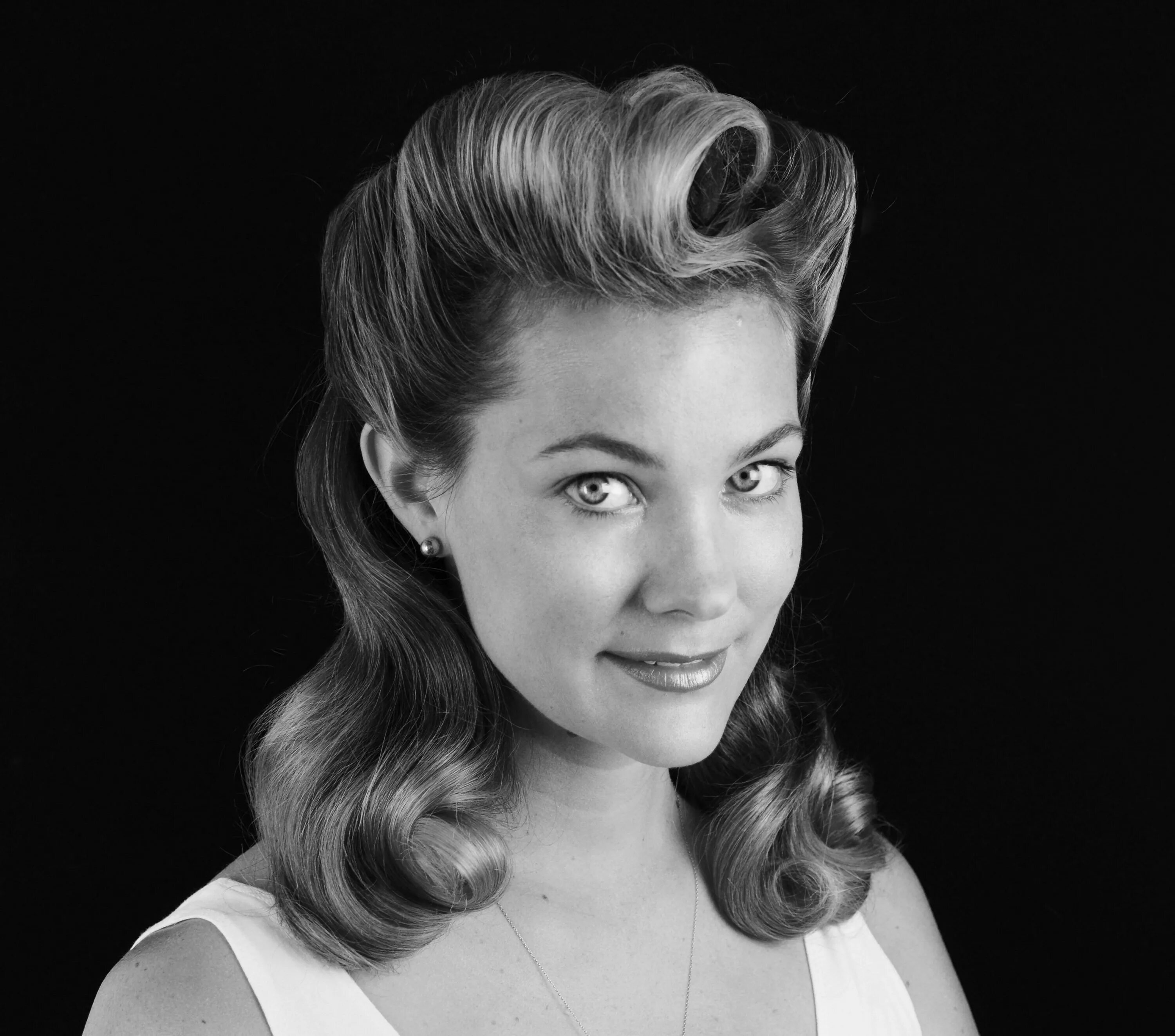 50s hair goals #BouffantHairModern Vintage hairstyles, Retro hairstyles, 50s hai