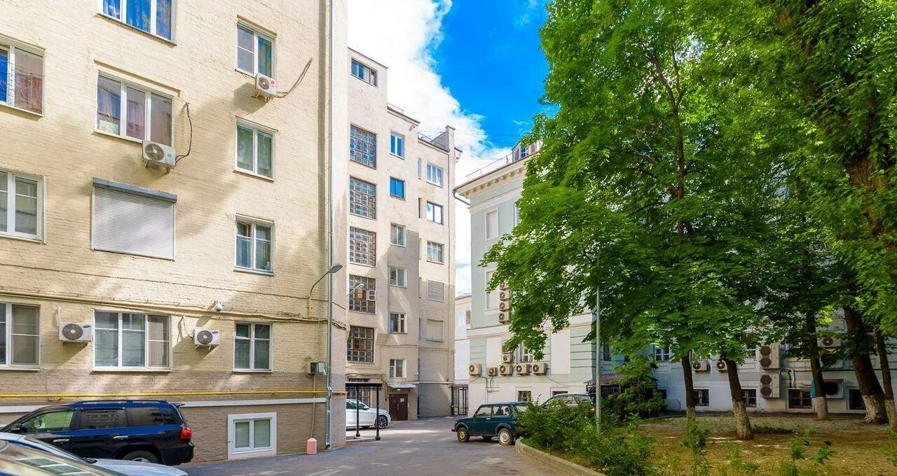 газетный 54 2. W. 1984 beer room газетный пер. постышева,54/1. газетный 54 2.