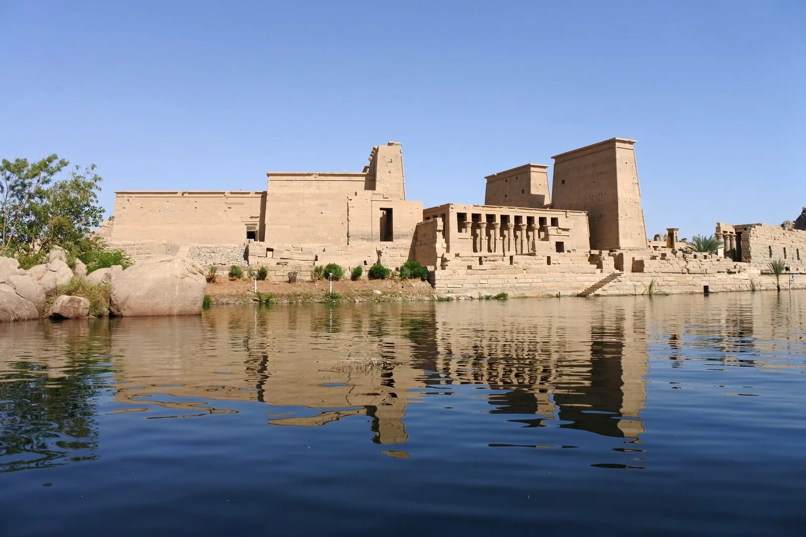 Храм богини исиды в египте. Храм исиды на острове филе. Асуан храм исиды. Храм исиды на острове филе. Филэ.