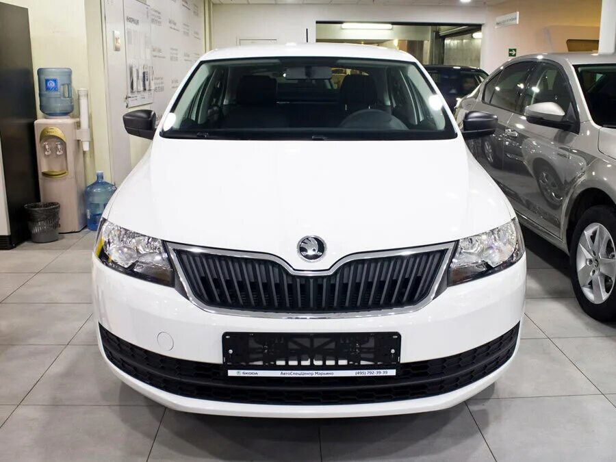 Шкода рапид 2015 купить. Шкода Рапид белая 2015. Skoda Rapid 2015. Skoda Rapid белая. Шкода Rapid 2015.