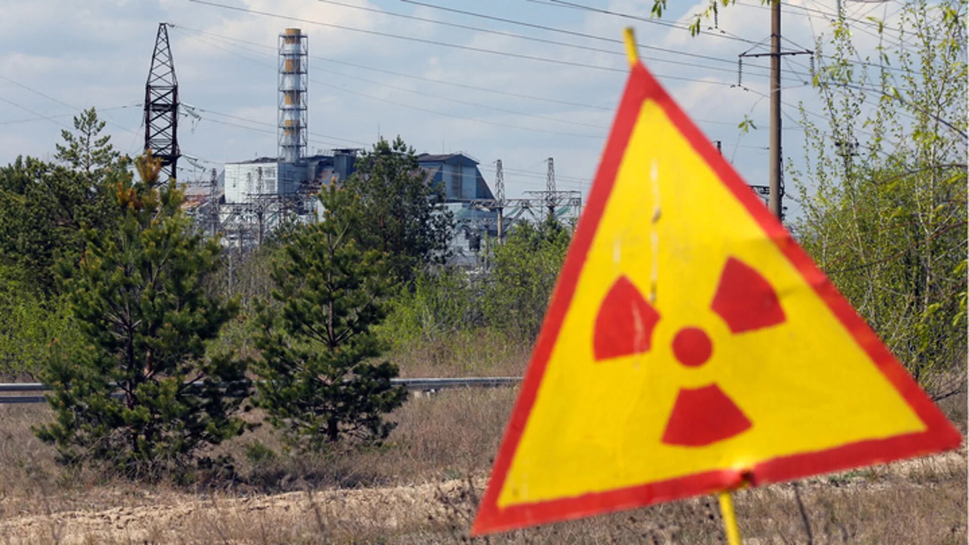 Зона отчуждения Чернобыльской АЭС. Чернобыль радиация. Чернобыль зона радиации. Чернобыльская АЭС выброс радиации.