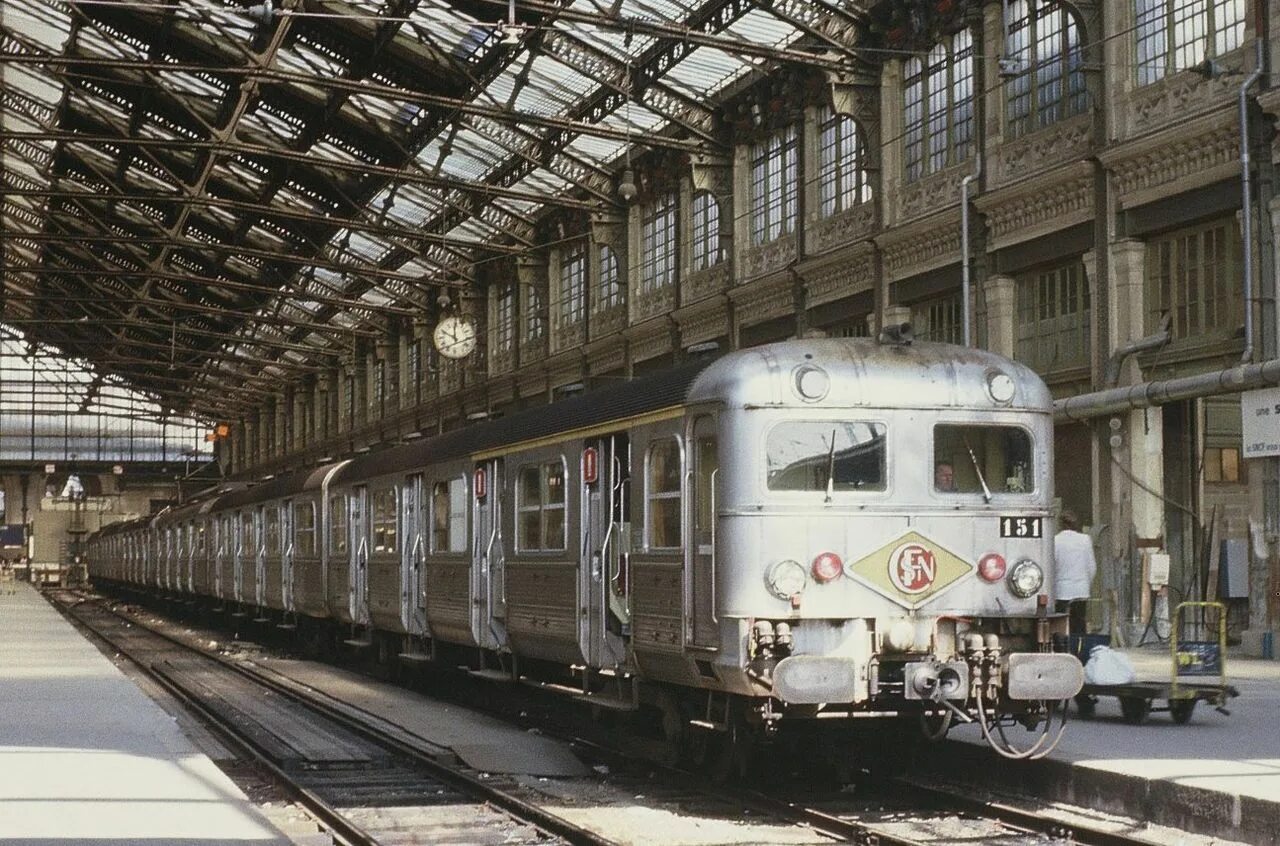 SNCF поезд. SNCF France поезд. Поезд Париж Лион. Региональный поезд во Франции. French train