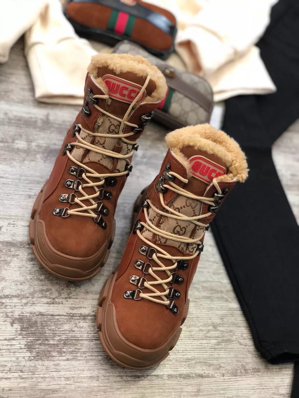 Зимние ботинки Gucci Flashtrek. Gucci ботинки 'Flashtrek' коричневые. Кроссовки Gucci Flashtrek Winter. Ботинки мужские зимние 28 New tehnolodji. Тепла мужская обувь