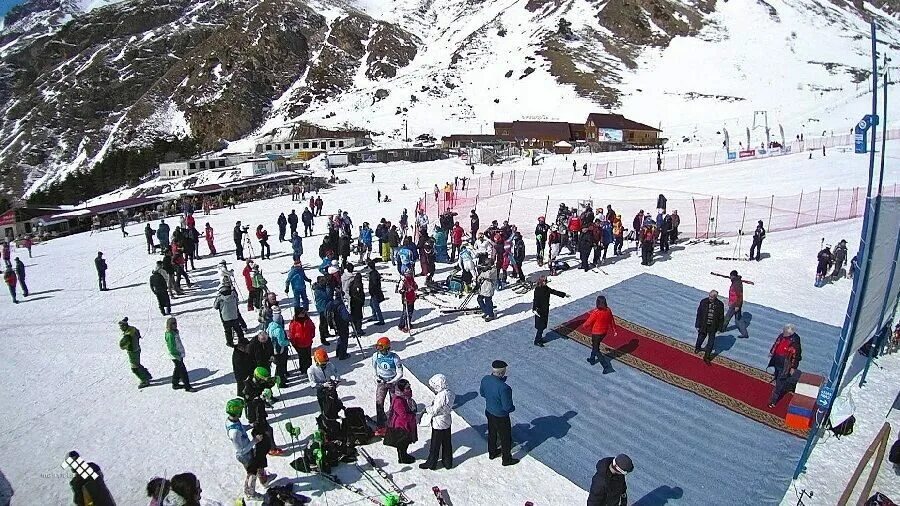 Гара баши станция. Веб камера эльбрус в режиме. Г. Станция гарабаши эльбрус. Станция мир эльбрус веб камера.