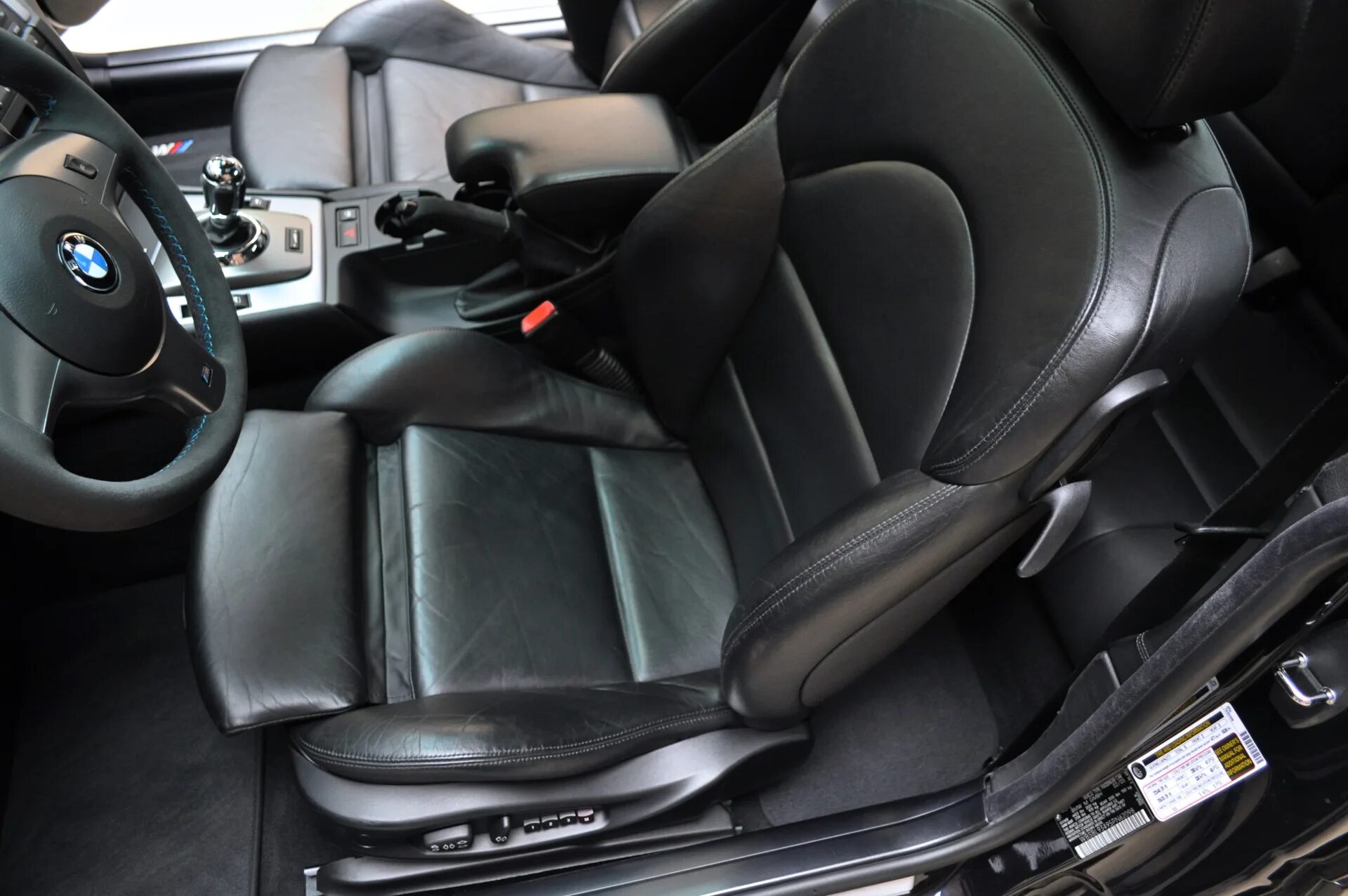 Сиденья бмв м3 е46. Сиденья бмв е46. Сиденья бмв е 46 моторспорт. Сиденья bmw е46 электрический. Кожаный салон бмв е46.