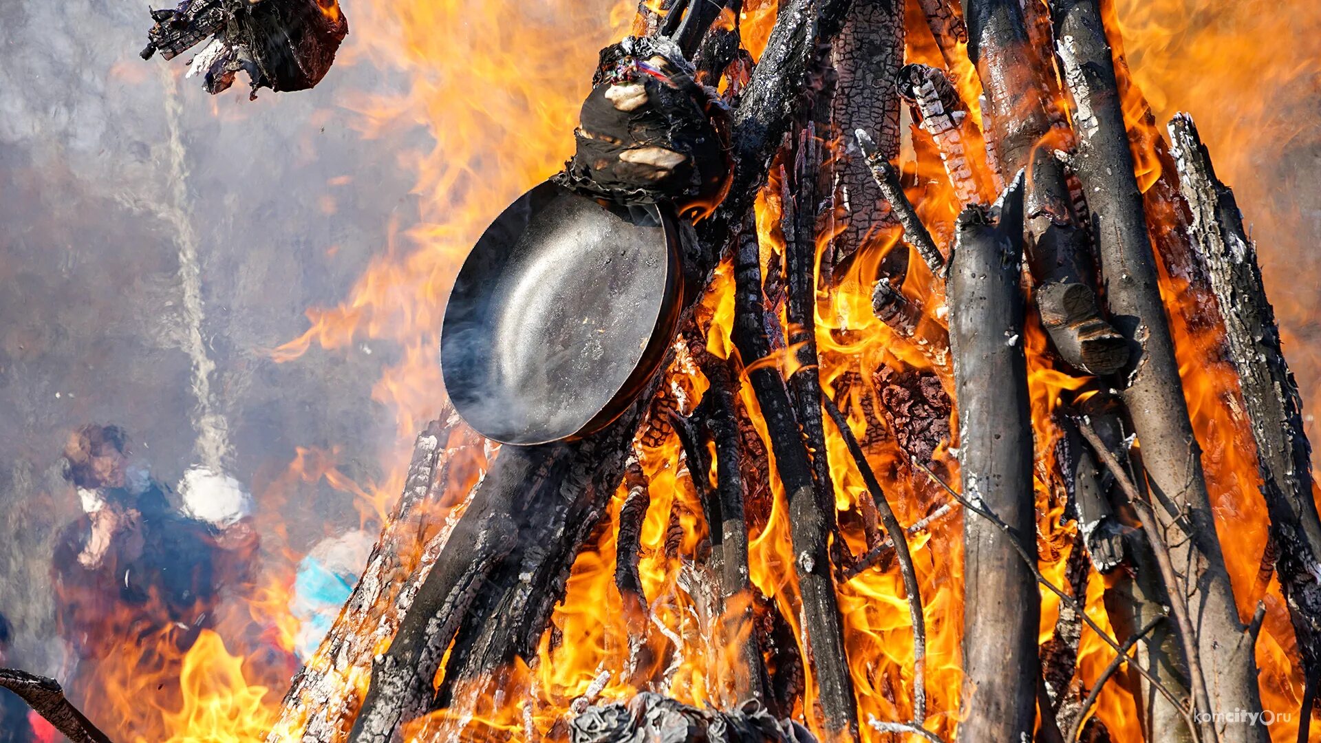 Масленица горела. Масленица горела. Масленица горела. Масленица горела. Этномир чучело масленицы.
