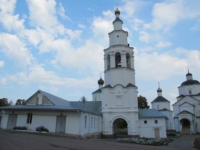 Рыльский Свято-Николаевский мужской монастырь Курская область. Рыльский Свято Никольский монастырь. Монастырь в Рыльске Курской области. Свято Николаевский монастырь Рыльск. Рыльск святой