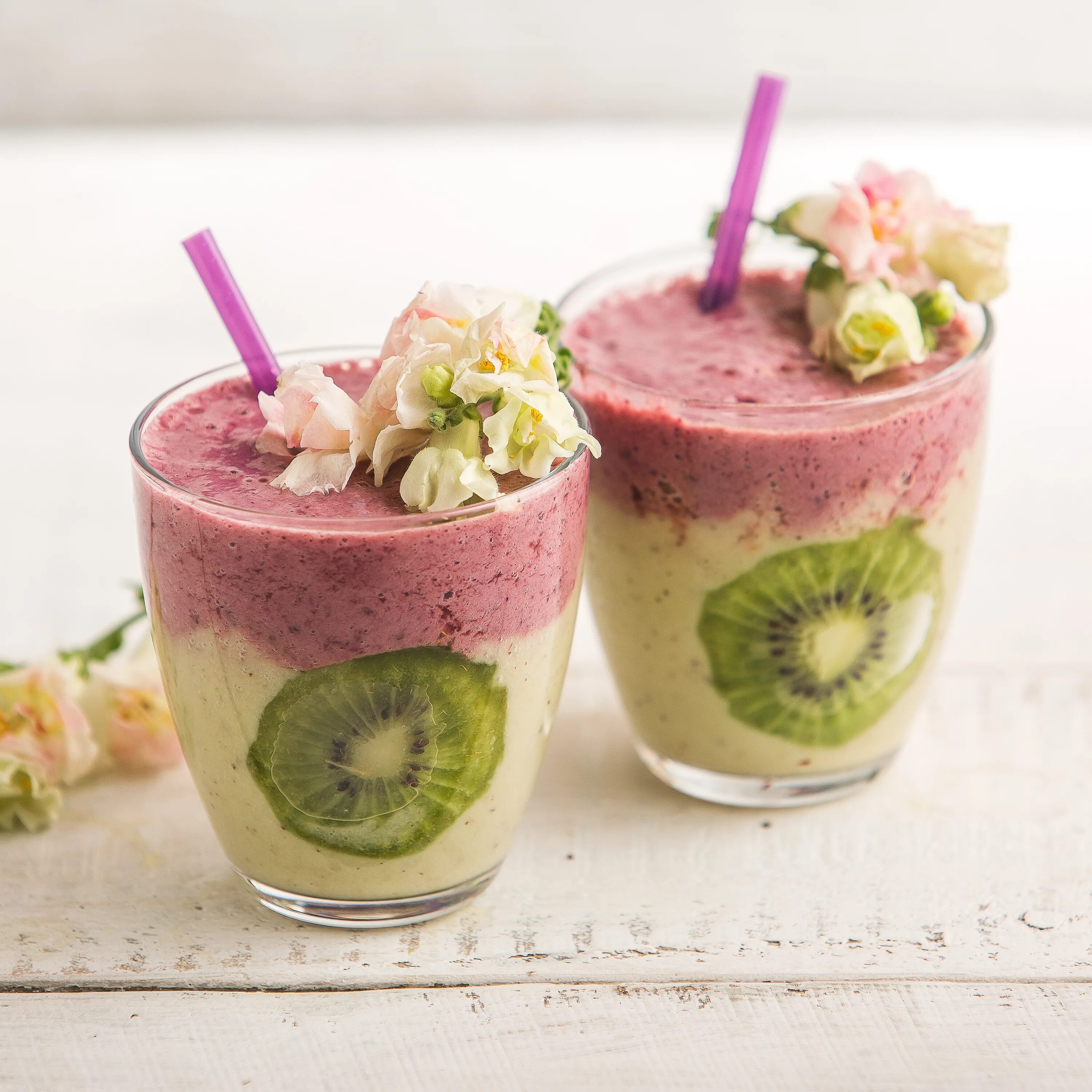 смузи киви банан. молочный коктейль с киви и бананом. смузи smoothie киви. смузи киви молоко. смузи из киви и банана.