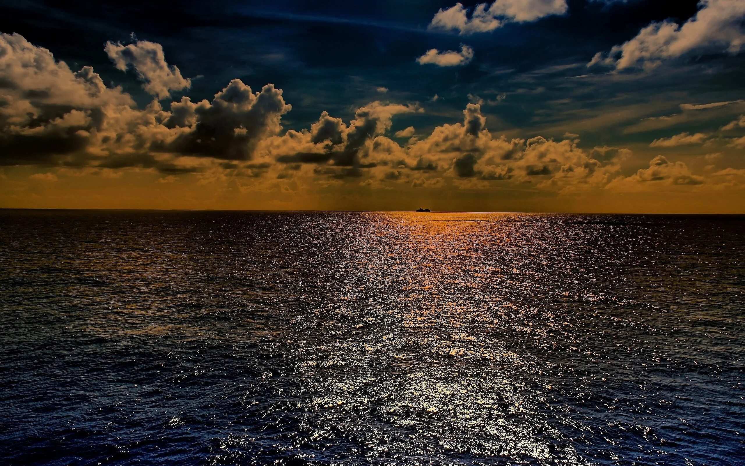 Песни свет в океане. Море. Облака над морем. Закат на море. Море Горизонт.