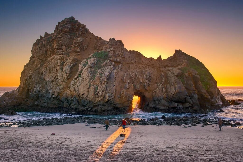 Бич биг. Пфайффер бич калифорния. pfeiffer beach, big sur. pfeiffer beach в калифорнии. фиолетовый пляж пфайффер бич в калифорнии.