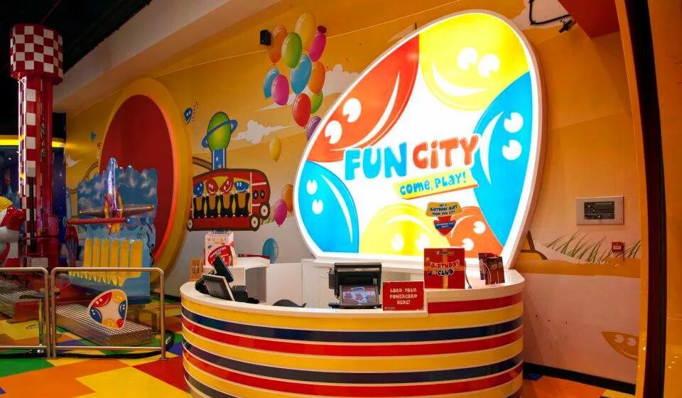 Fun city отзывы. Funcity город развлечений. Фан Сити. Фан Сити Хабаровск. Развлекательный центр фан Сити Фуджейра.