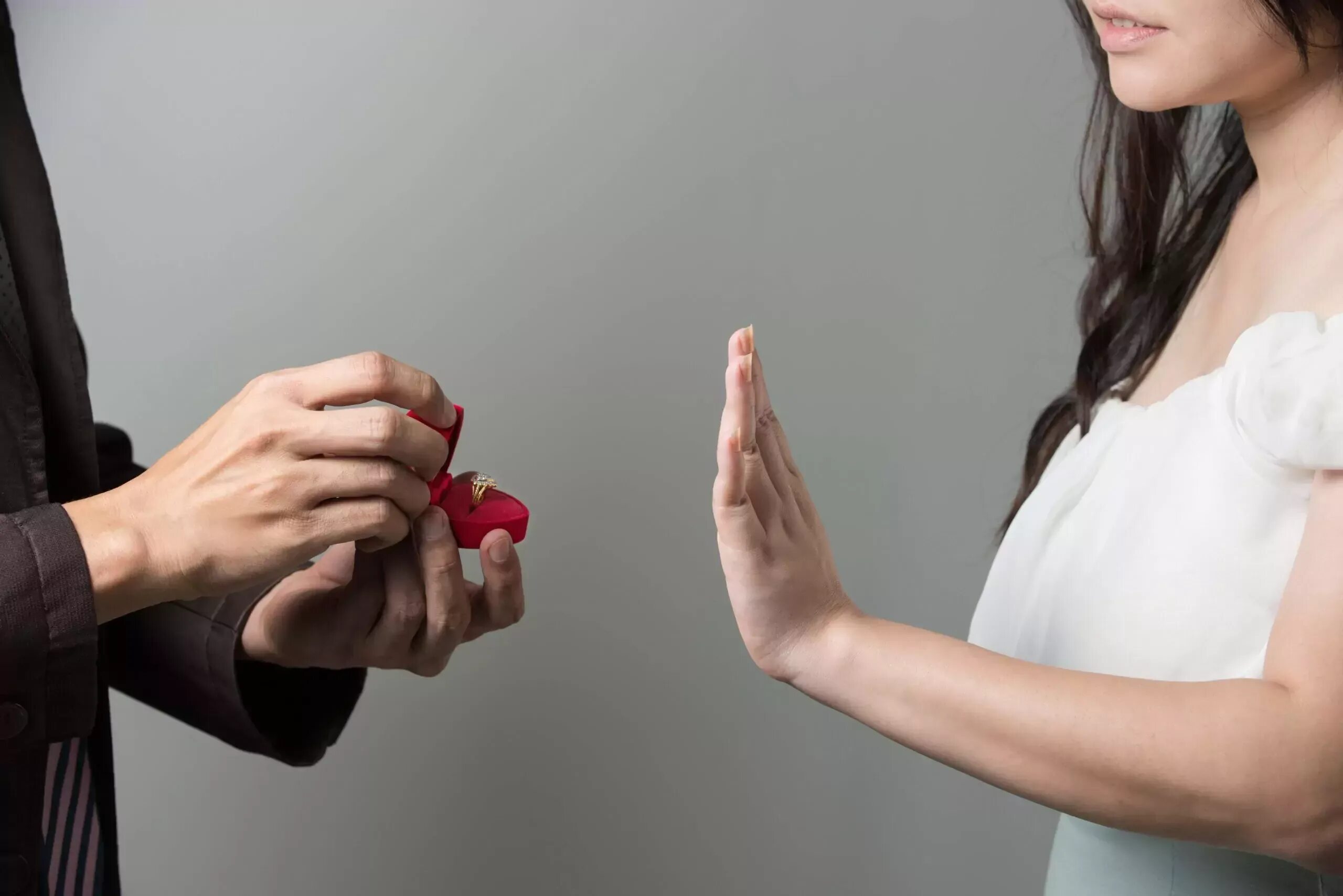 Женщина делает предложение. Предложение мужчине руки и сердца. Гражданский брак загс. Почему мужчины отказываются от брака. Причины отказа в заключении брака.