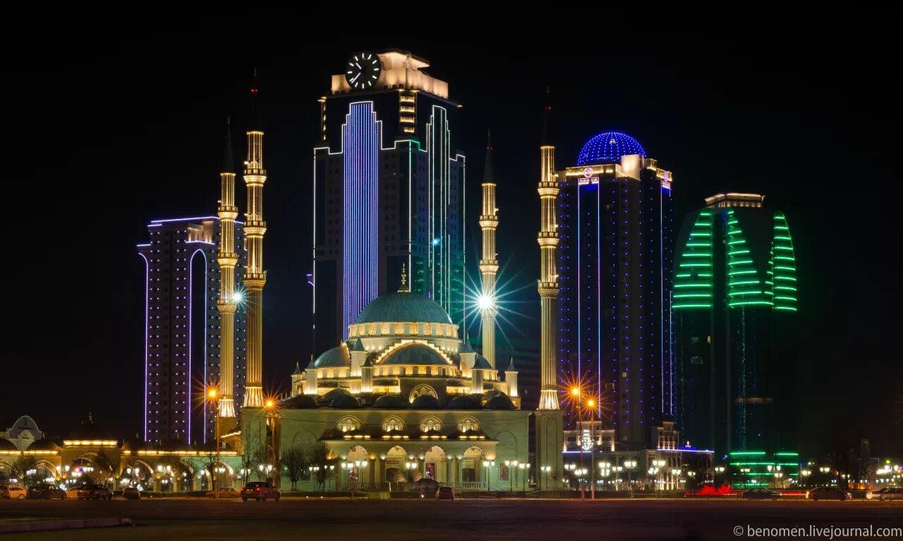 Аргун Чеченская Республика. Столица Чечни Грозный. Город Грозный Чеченская Республика. Ночной Грозный мечеть.