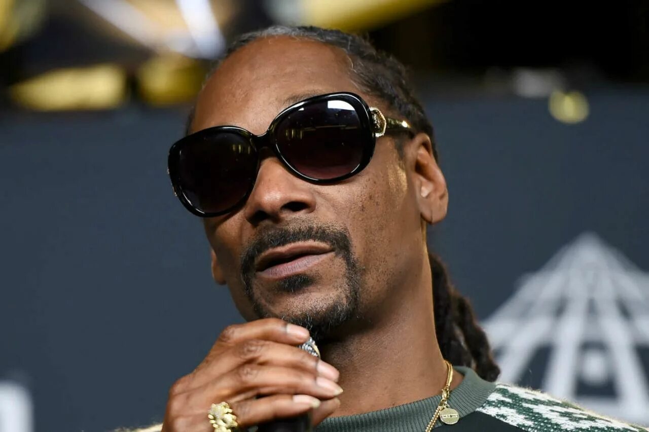 Рэпер снуп дог. Snoop dogg фото. Snoop dogg фото. Снуп дог сколько лет. Snoop dogg 2022.