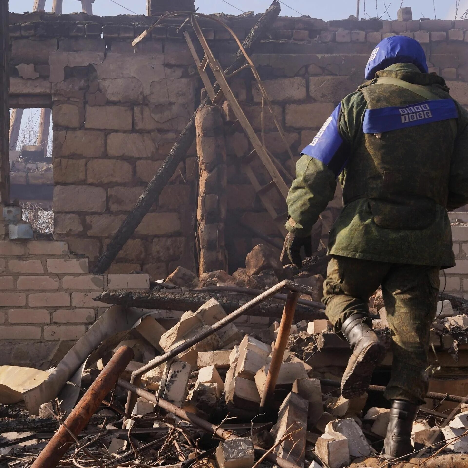 Донбасс самые последние новости. Разрушенные здания ЛНР.