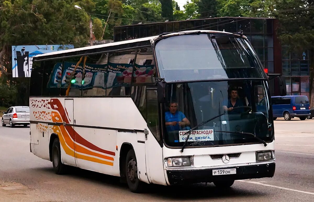 Билеты автобус джубга. Автобус Daewoo Абхазия. Краснодар Сухум автобус. Экскурсионные автобусы в Абхазии. Автобус Сухум.