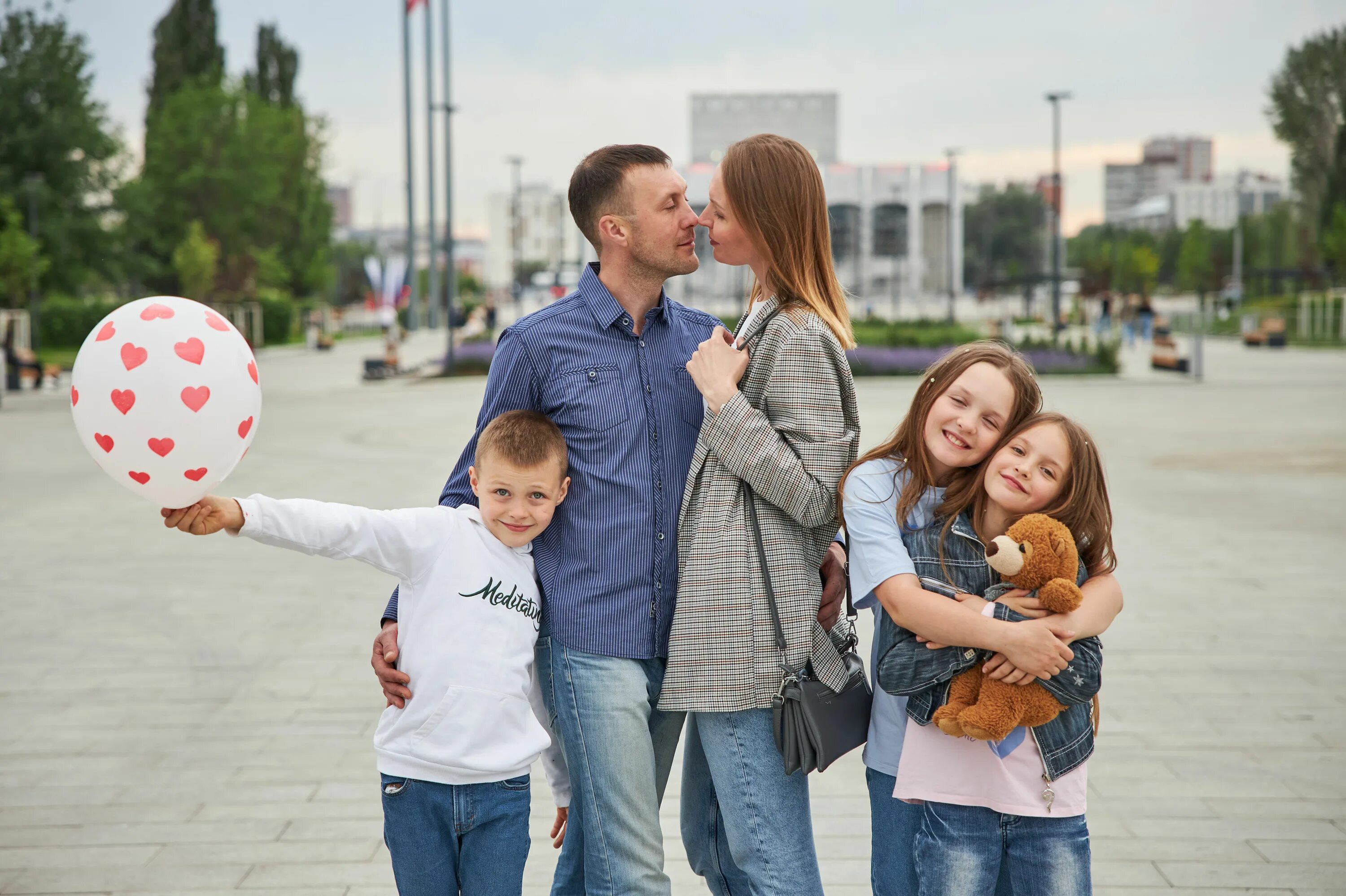 Счастье здоровье россияне многодетные. Счастливая многодетная семья Югры фото.