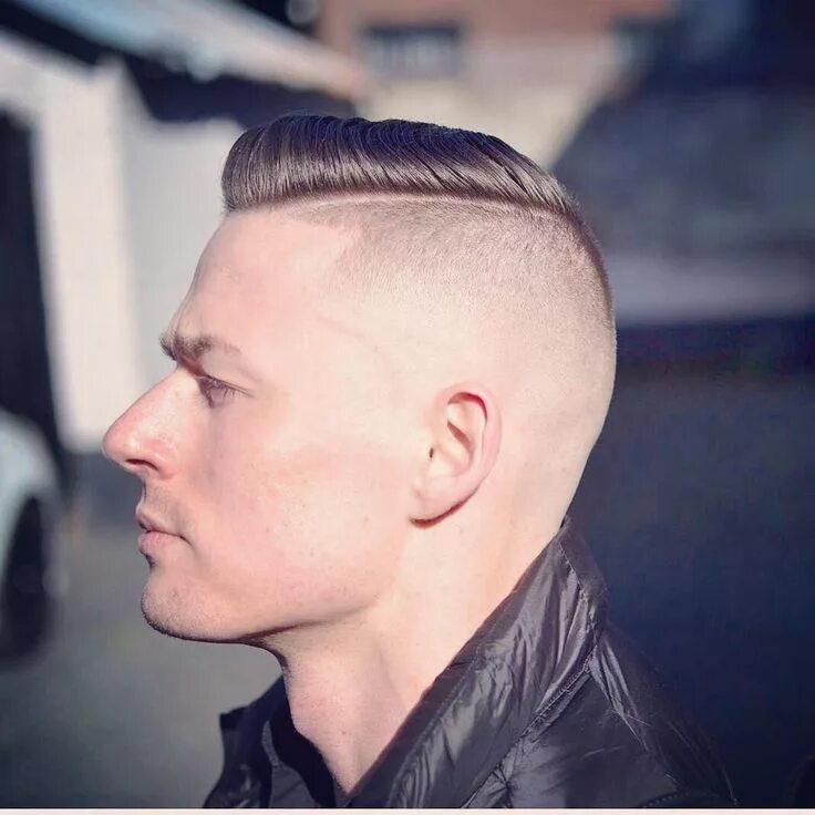Стрижка с выбритыми боками. Buzz cut mohawk стрижка. андеркат под ноль. прическа девяточка. дисконнект прическа.