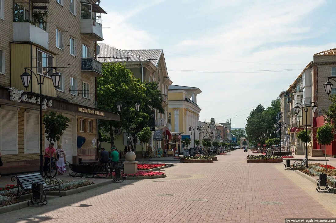 Комсомольская улица Черкесск. Черкесск центр города. Черкесск Центральная улица. Пешеходная улица Черкесск. Россия г черкесск