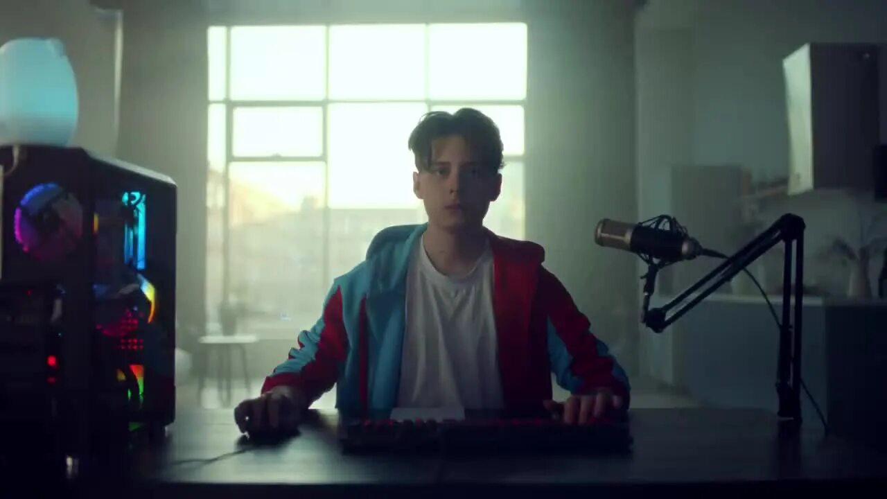 Слушать песню я ем головы на завтрак. Слушать песню я ем головы на завтрак. Человек с едой. Трек я ем головы. Блюда в музыкальном стиле.