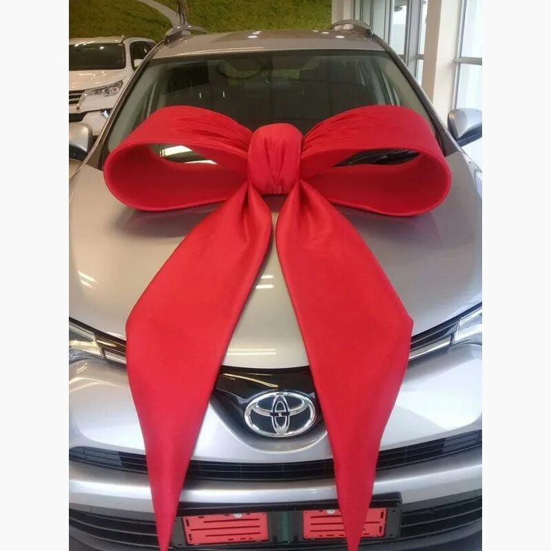 Большие банты для подарков. Подарочный бант на машину. Большие банты на машину. Как сделать огромный бант. Красный бант на автомобиль.