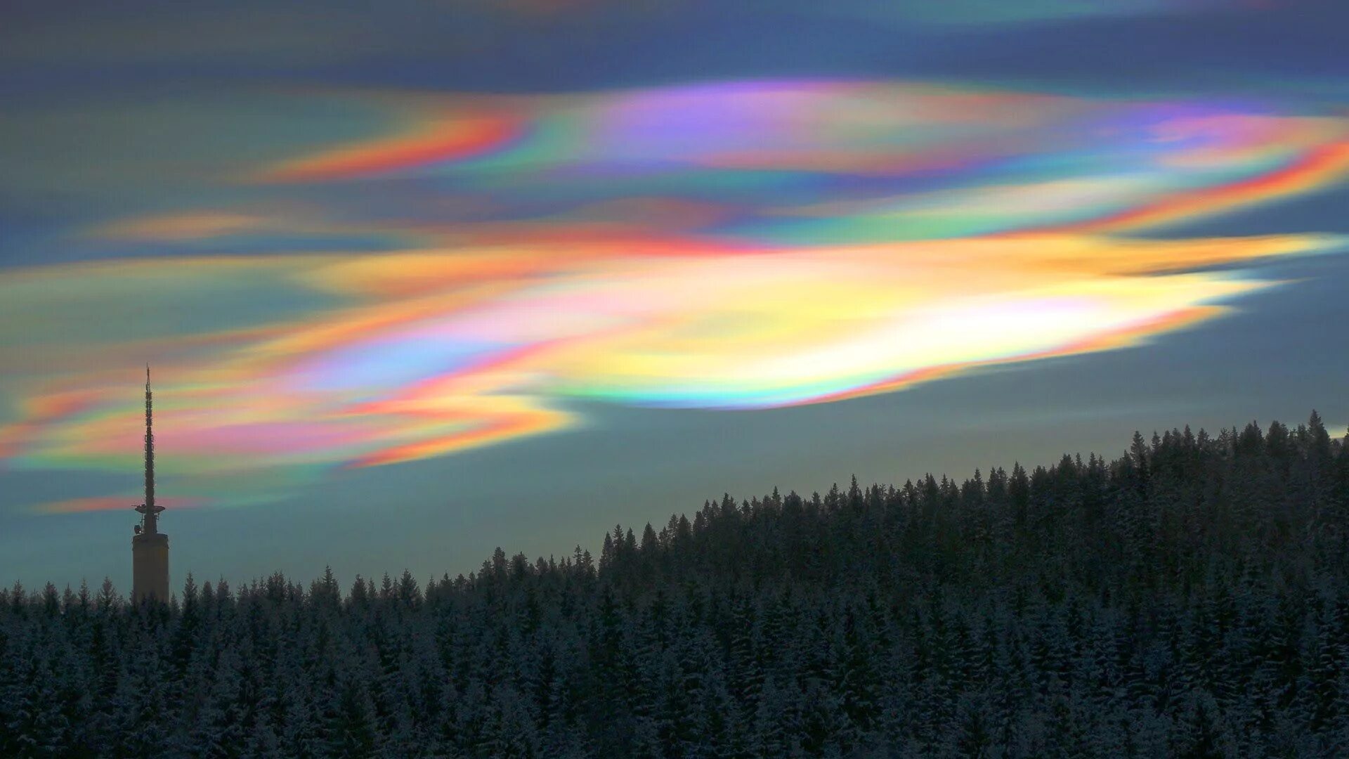 Полярные стратосферные облака. Стратосферные перламутровые облака. Природное явление перламутровые облака. Полярное сияние в Антарктиде.