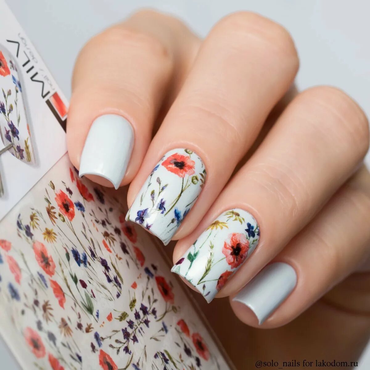 Ногти со слайдерами. Наклейки на ногти. Маникюр со слайдерами цветы. Слайдеры для ногтей цветы. Маникюр с наклейками.