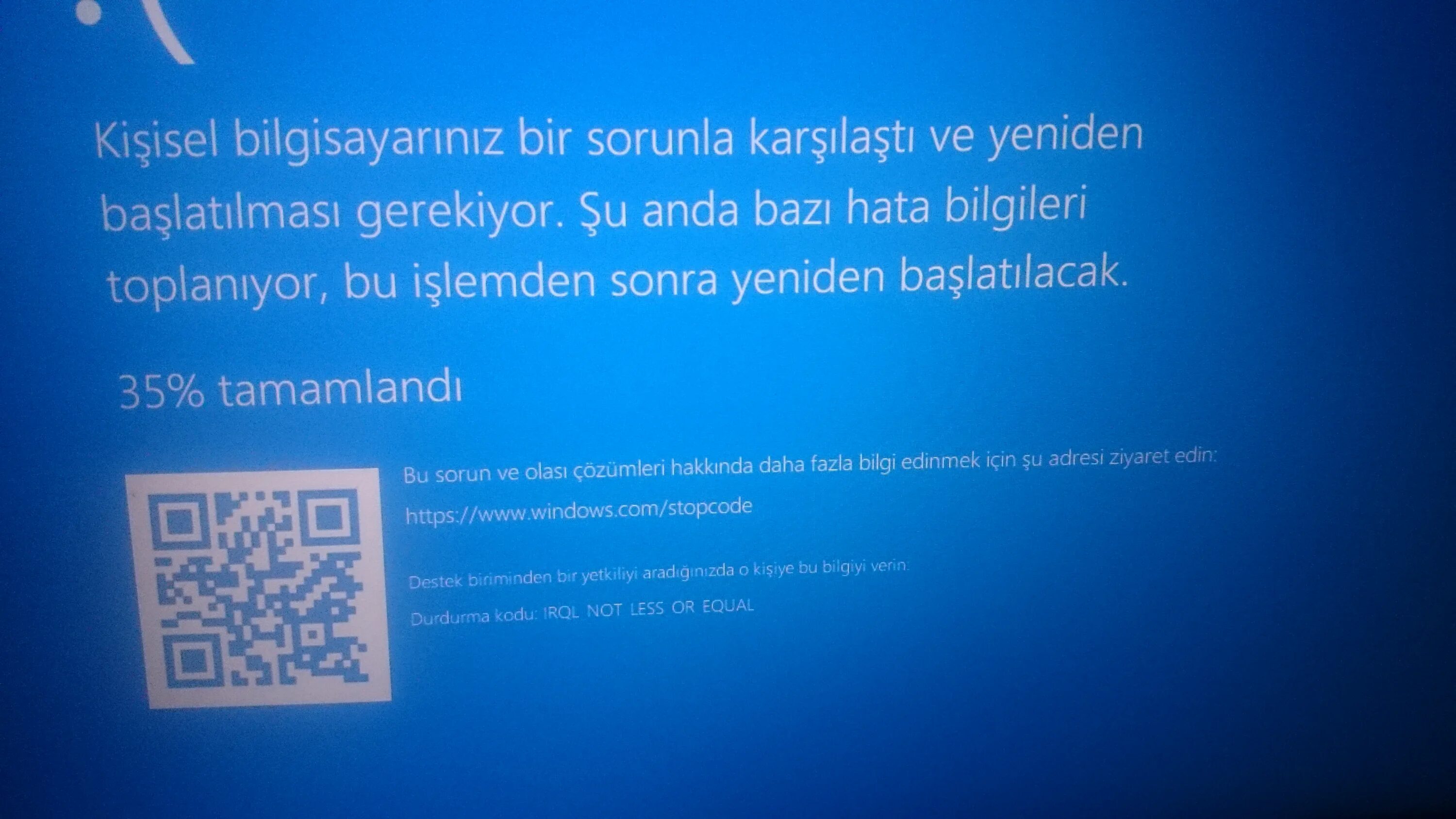 Синий экран windows 10 critical process died. Синий экран смерти critical process died. Критическая ошибка. Critical process. Critical Error синий экран.